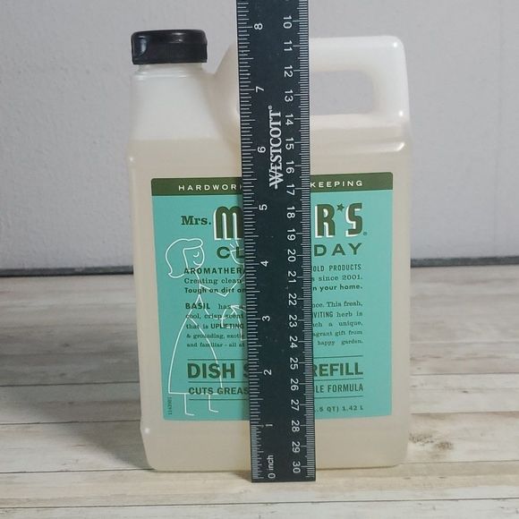NEW Mrs. Meyer's Clean Day Basil Scented Dish Soap Refill 48 Fl.Oz. 1.5 Quart - Picture 4 of 9